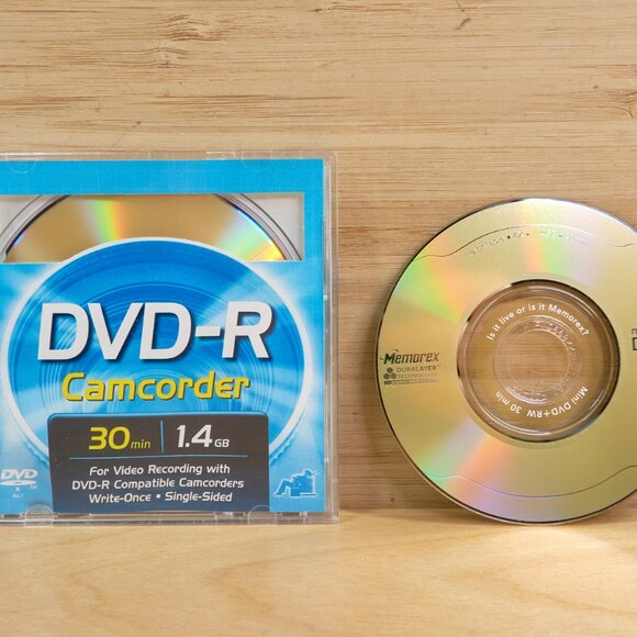 Samsung VP-DC171Wi DVD Camcorder, 34x optical Zoom - Picture 10 of 11